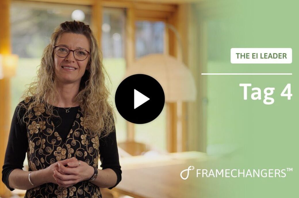Frau mit Brille präsentiert "The EI Leader, Tag 4" über Selbstwahrnehmung und Achtsamkeit.